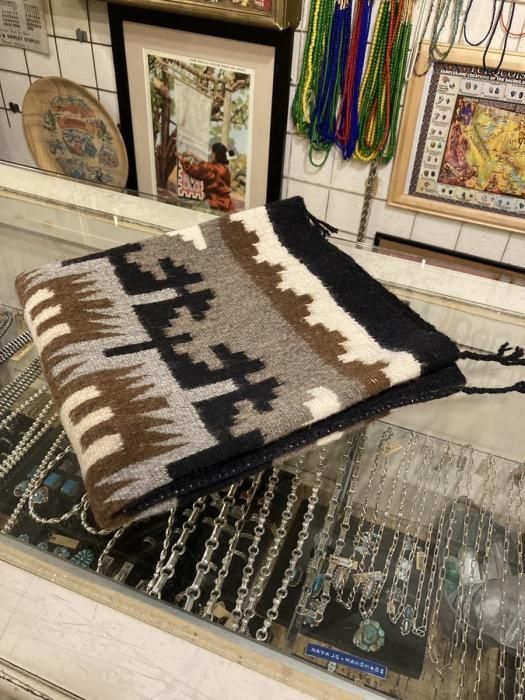 ナバホ族伝統工芸NAVAJO Rug・ナバホラグ・チェロ（羊毛の織物）【Two