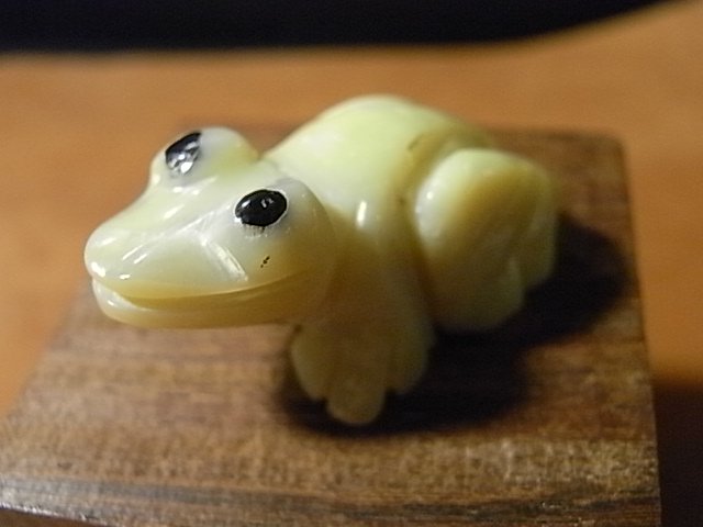 Zuni Fetishes】ズニ族ハンドメイド石彫フェティッシュ＜Frog/フロッグ