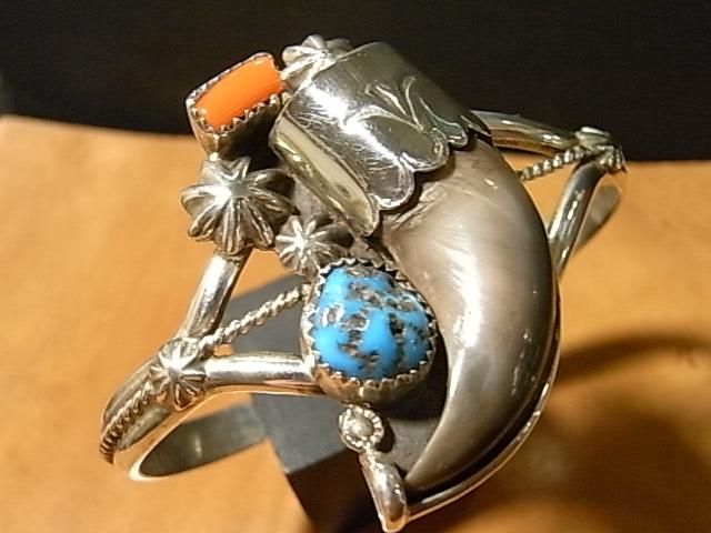 ナバホ族【BEAR CROW/ベアクロウ・熊の爪】Sleeping Beauty  Turquoise＆Coral/スリーピングビューティーターコイズ＆コーラル・赤珊瑚　バングル　23MY10 - Little Cloud -  リトルクラウド 渋谷区恵比寿・代官山のインディアンジュエリー専門店