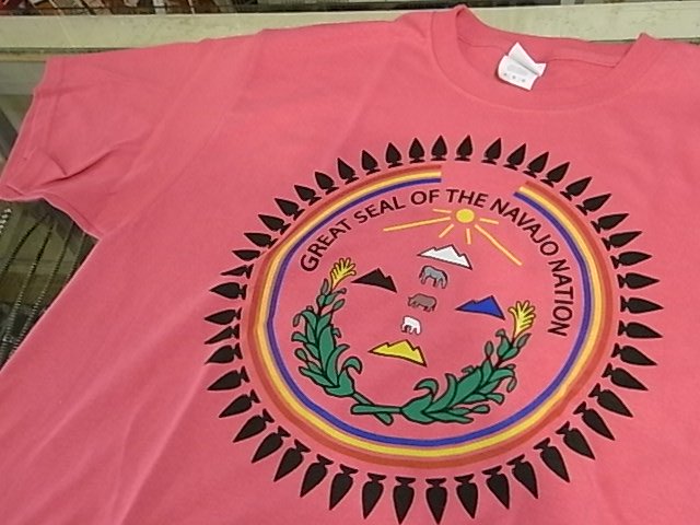 ナバホ居留地購入【NAVAJO NATION☆ナバホ部族国旗】Ｔシャツ ＜ピンク