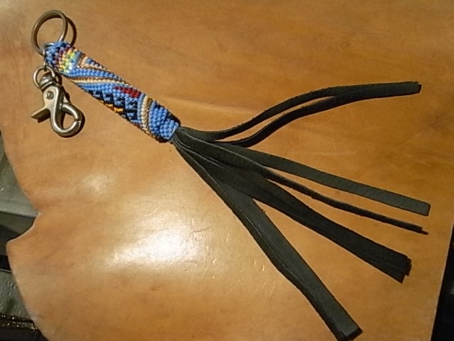 ナバホ族ビーズワーク【NAVAJO Rug/ナバホラグ・幾何学デザイン】＜ぺヨーテステッチ＞＆レザーフリンジ　キーホルダー　23S19 -  Little Cloud - リトルクラウド 渋谷区恵比寿・代官山のインディアンジュエリー専門店