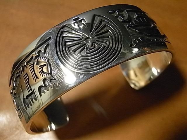 ホピ族【GERALD LOMAVENTEMA 】＜Man of MAZE＞Buffalo