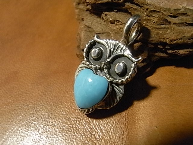 ナバホ族【Sheena Jack】＜Owl/フクロウ/梟＞w/ハート♡Turquoise/ターコイズ・ペンダント 24JN116 - Little  Cloud - リトルクラウド 渋谷区恵比寿・代官山のインディアンジュエリー専門店