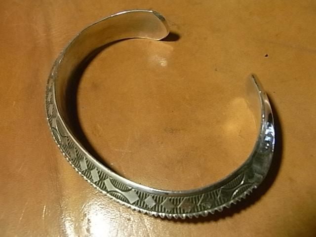 【値下げ】【大きめサイズ美品】ワイリーセカテロ ヘビーゲージバングル ナバホ族 美品 ナバホ ワイリーセカテロ ヘビーバングル 52g インディアン