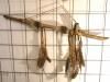 ナバホ族＜Indian Pipe/インディアンの聖なるパイプ＞Deer Horn/鹿の角製ボウル　ビンテージ・アンティーク調オールドスタイル・壁掛けオーナメント H67x7.5cm 25MY56