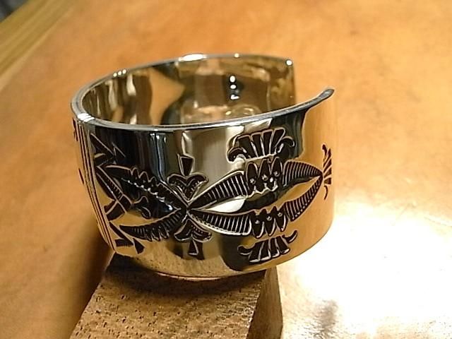 美品☆ ジェニファーカーティス JenniferCurtis ナバホ族 バングル Jennifer Curtis ナバホ族 バングル 3面 スタンプ 14K ジェニファー