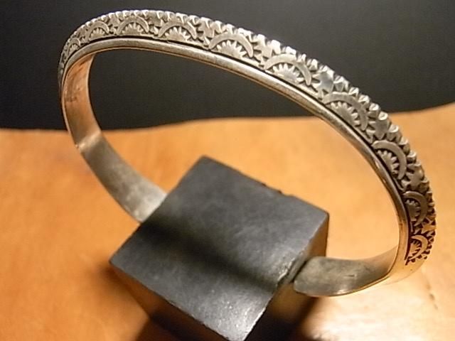 ナバホ族＜WYLIE SECATERO/ワイリー・セカテロ＞トライアングル