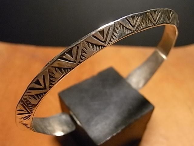 ナバホ族＜WYLIE SECATERO/ワイリー・セカテロ＞トライアングル