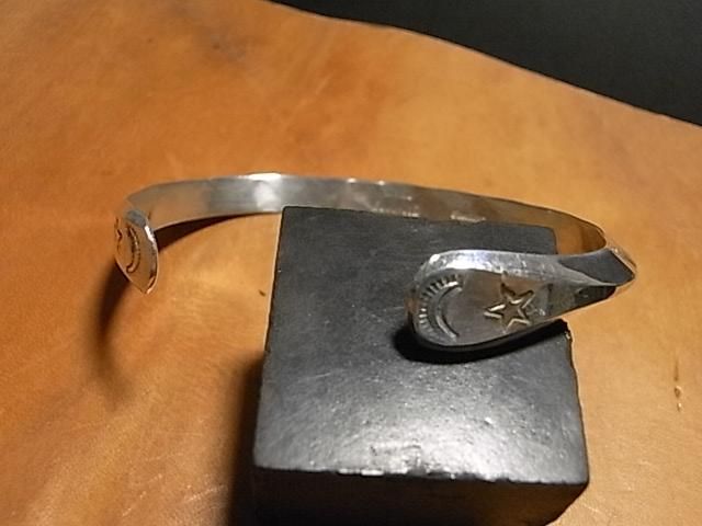 ナバホ族＜WYLIE SECATERO/ワイリー・セカテロ＞トライアングル