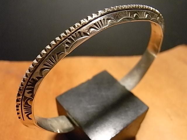 ナバホ族＜WYLIE SECATERO/ワイリー・セカテロ＞トライアングル