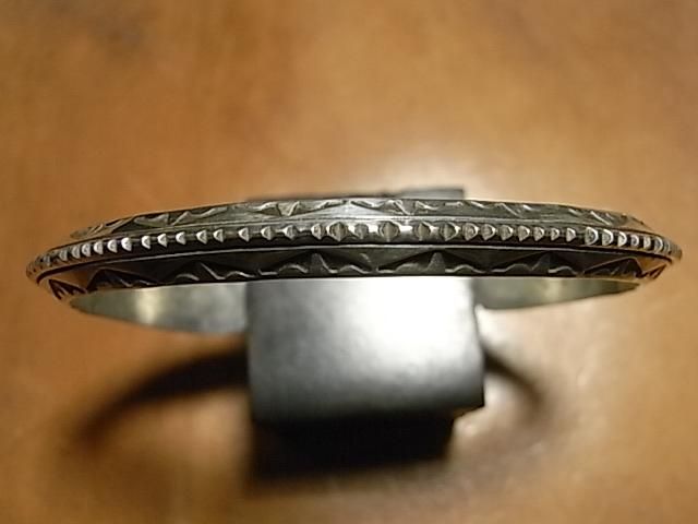 ナバホ族＜WYLIE SECATERO/ワイリー・セカテロ＞トライアングル