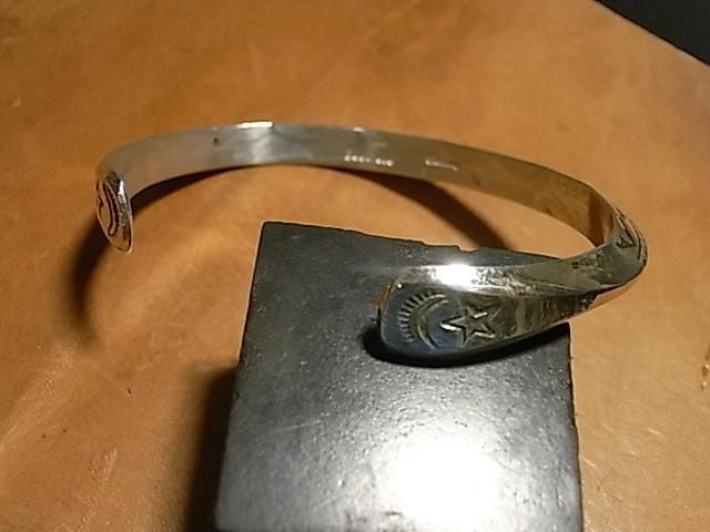 ナバホ族＜WYLIE SECATERO/ワイリー・セカテロ＞トライアングル