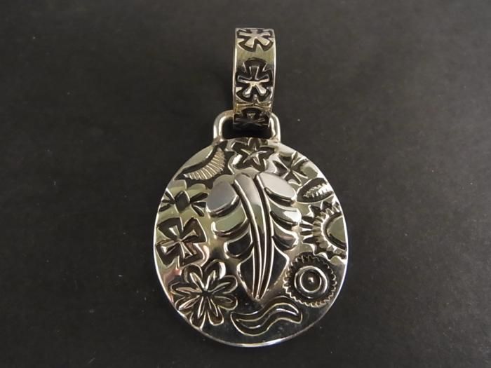 スティーブイエローホース・マルチスタンプリーフペンダント 150jun04