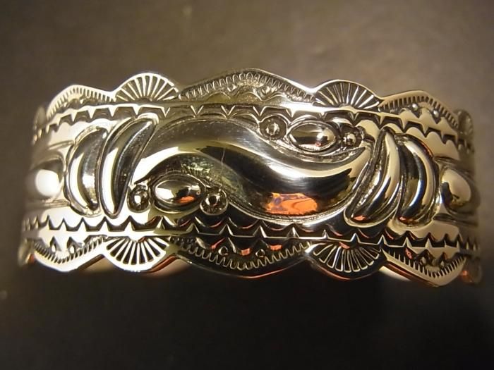 NAVAJO ナバホ Curtis Pete スタンプワークワイドバングル 重厚
