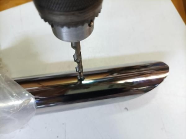 ○ ドラッグパイプマフラー穴開け加工 2か所 工賃 - KMFモーターサイクルズ