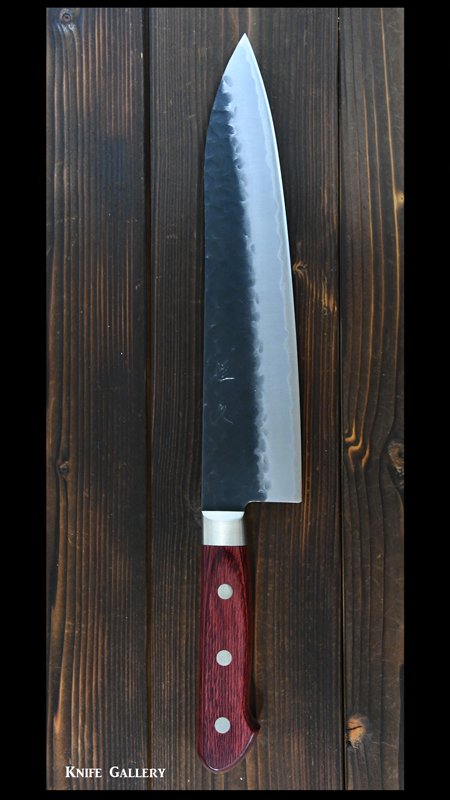 【恒久】 牛刀包丁 七寸(210mm）青紙スーパー鋼　黒打ち 槌目 合板洋柄 ー 伝統の打刃物をお届けする「ナイフ・ギャラリー」