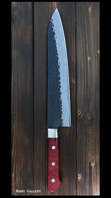 【恒久】 牛刀包丁 八寸(240mm）青紙スーパー鋼　黒打ち 槌目 合板洋柄 ー 伝統の打刃物をお届けする「ナイフ・ギャラリー」