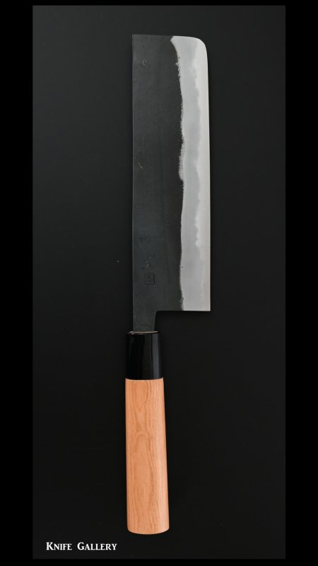 境 志康 Sakai Yukihiro 菜切包丁180ｍｍ 白紙鋼 黒打 チェリー柄- 伝統の打刃物をお届けする「ナイフ・ギャラリー」 -  伝統の打刃物をお届けする「ナイフ・ギャラリー」 - 伝統の打刃物をお届けする「ナイフ・ギャラリー」