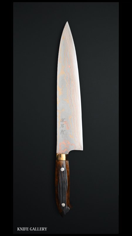 佐治武士 Takeshi Saji 牛刀包丁240mm 青紙鋼 有色ダマスカス 鹿角柄 飾りピン付き 桐箱入り  -伝統の打刃物をお届けする「ナイフ・ギャラリー」