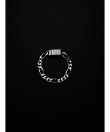 ANTIDOTE BUYERS CLUB Engraved Box Clasp Figaro Bracelet (ボックス