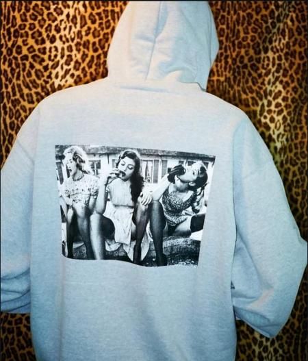 注目の的！【Wacko Maria×ELLEN VON UNWERTH】SWEAT SHIRT WACKO MARIA: Black 'Ellen Von Unwerth' Shirt | SSENSE