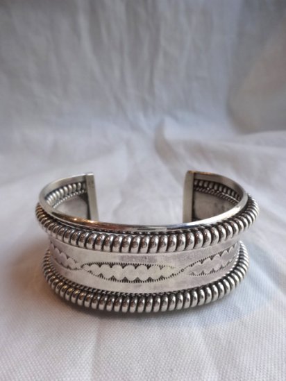 Navajo Tribe Sterling Silver Bangle MADE IN U.S.A - ILLMINATE