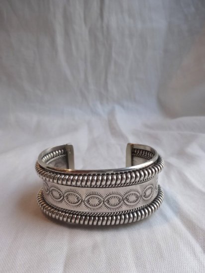 Navajo Tribe Sterling Silver Bangle <BR> MADE IN U.S.A