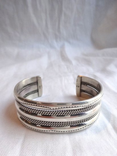 Navajo Tribe Sterling Silver Bangle <BR> MADE IN U.S.A