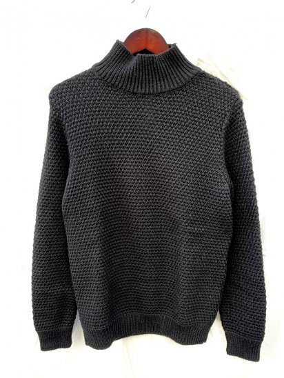 <img class='new_mark_img1' src='https://img.shop-pro.jp/img/new/icons50.gif' style='border:none;display:inline;margin:0px;padding:0px;width:auto;' />KILKEEL Moss Stitch Turtle Neck Sweater Made in GT.Britain Black