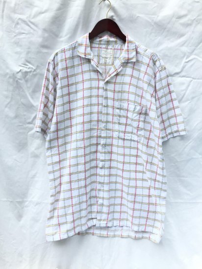 <img class='new_mark_img1' src='https://img.shop-pro.jp/img/new/icons50.gif' style='border:none;display:inline;margin:0px;padding:0px;width:auto;' />70's ~ 80s Vintage Leisure Shirts White  Red  Green x Yellow / 2