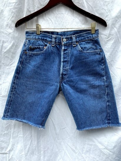 <img class='new_mark_img1' src='https://img.shop-pro.jp/img/new/icons50.gif' style='border:none;display:inline;margin:0px;padding:0px;width:auto;' />80's Vintage LEVI'S Cut Off Denim Shorts 