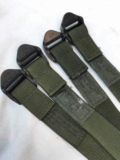 <img class='new_mark_img1' src='https://img.shop-pro.jp/img/new/icons50.gif' style='border:none;display:inline;margin:0px;padding:0px;width:auto;' />90's Vintage Dead Stock British Army Utility Strap