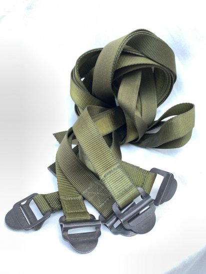<img class='new_mark_img1' src='https://img.shop-pro.jp/img/new/icons50.gif' style='border:none;display:inline;margin:0px;padding:0px;width:auto;' />80's Vintage British Army Utility Strap 
