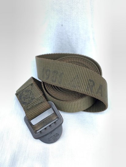 <img class='new_mark_img1' src='https://img.shop-pro.jp/img/new/icons50.gif' style='border:none;display:inline;margin:0px;padding:0px;width:auto;' />80's Vintage British Army Utility Strap 