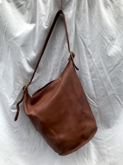 <img class='new_mark_img1' src='https://img.shop-pro.jp/img/new/icons50.gif' style='border:none;display:inline;margin:0px;padding:0px;width:auto;' />Vintage Old COACH Leather Bag MADE IN U.S.A <BR> TAN