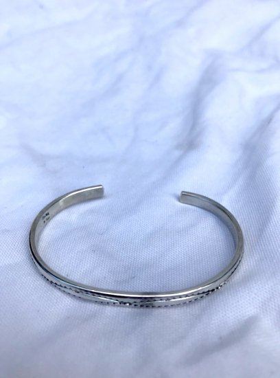 <img class='new_mark_img1' src='https://img.shop-pro.jp/img/new/icons50.gif' style='border:none;display:inline;margin:0px;padding:0px;width:auto;' />Navajo Tribe Sterling Silver Bracelet / N