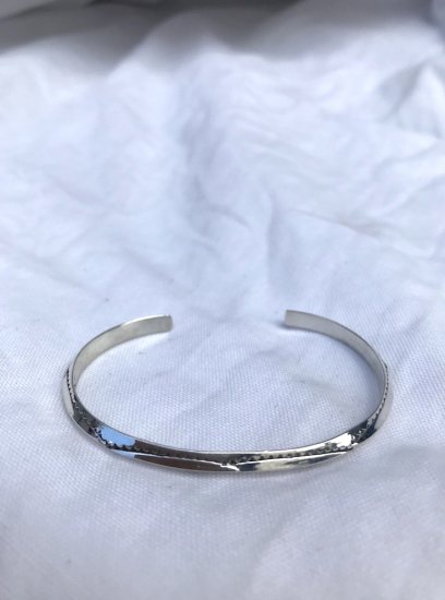 <img class='new_mark_img1' src='https://img.shop-pro.jp/img/new/icons50.gif' style='border:none;display:inline;margin:0px;padding:0px;width:auto;' />Navajo Tribe Sterling Silver Bracelet / J-2