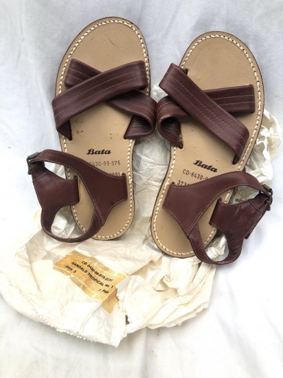 <img class='new_mark_img1' src='https://img.shop-pro.jp/img/new/icons50.gif' style='border:none;display:inline;margin:0px;padding:0px;width:auto;' />~90's Vintage Dead Stock British Army Tropical Sandal by Bata Made in ENGLAND / 5
