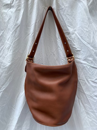 <img class='new_mark_img1' src='https://img.shop-pro.jp/img/new/icons50.gif' style='border:none;display:inline;margin:0px;padding:0px;width:auto;' />Old Coach Leather Shoulder Bag Made in USA Tan