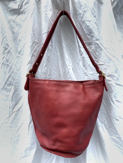 <img class='new_mark_img1' src='https://img.shop-pro.jp/img/new/icons50.gif' style='border:none;display:inline;margin:0px;padding:0px;width:auto;' />Old Coach Leather Shoulder Bag Made in USA Red