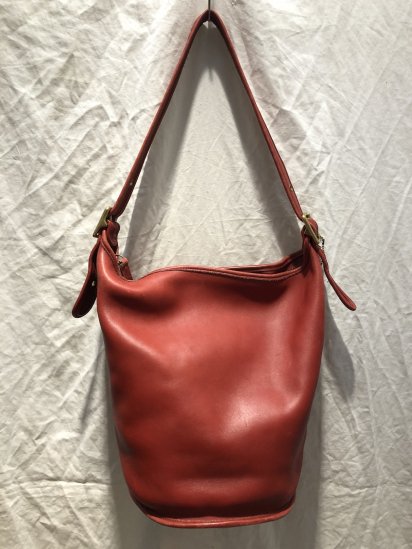 <img class='new_mark_img1' src='https://img.shop-pro.jp/img/new/icons50.gif' style='border:none;display:inline;margin:0px;padding:0px;width:auto;' />Old Coach Leather Bag Made in U.S.A Red