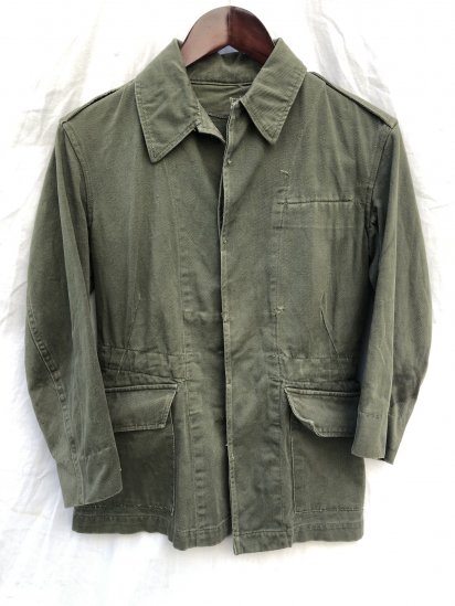 <img class='new_mark_img1' src='https://img.shop-pro.jp/img/new/icons50.gif' style='border:none;display:inline;margin:0px;padding:0px;width:auto;' />60's Vintage British Army Overall Green Jacket Good Condition (SIZE : 34-36)