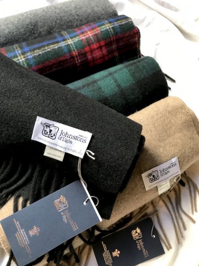 <img class='new_mark_img1' src='https://img.shop-pro.jp/img/new/icons50.gif' style='border:none;display:inline;margin:0px;padding:0px;width:auto;' />Johnstons Cashmere 100 Muffler Made in Scotland
