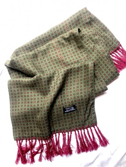 <img class='new_mark_img1' src='https://img.shop-pro.jp/img/new/icons50.gif' style='border:none;display:inline;margin:0px;padding:0px;width:auto;' />Vintage Tootal Scarf Made in England Olive x Red