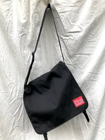 <img class='new_mark_img1' src='https://img.shop-pro.jp/img/new/icons50.gif' style='border:none;display:inline;margin:0px;padding:0px;width:auto;' />90s Old MANHATTAN PORTAGE Messenger Bag MADE IN N.Y Black