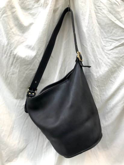 <img class='new_mark_img1' src='https://img.shop-pro.jp/img/new/icons50.gif' style='border:none;display:inline;margin:0px;padding:0px;width:auto;' />90's Vintage Old COACH Leather Bag MADE IN U.S.A Black or Dark Navy?