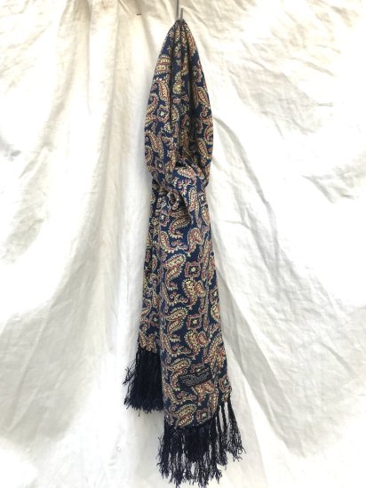 <img class='new_mark_img1' src='https://img.shop-pro.jp/img/new/icons50.gif' style='border:none;display:inline;margin:0px;padding:0px;width:auto;' />Vintage Tootal Scarf Made in England Navy x Yellow Paisley