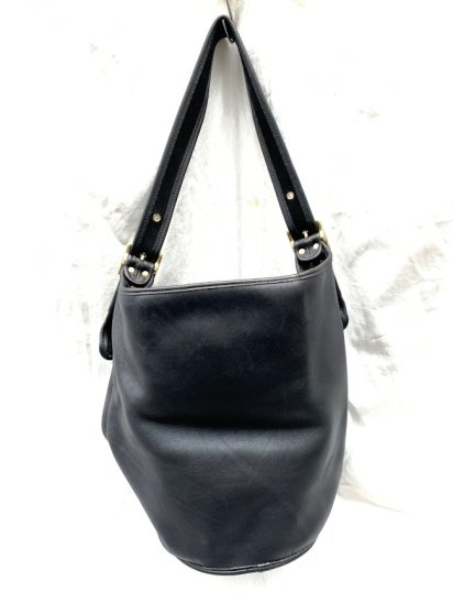 <img class='new_mark_img1' src='https://img.shop-pro.jp/img/new/icons50.gif' style='border:none;display:inline;margin:0px;padding:0px;width:auto;' />Old Coach Leather Shoulder Bag Made in U.S.A Black / 1