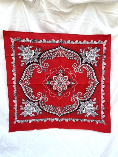 <img class='new_mark_img1' src='https://img.shop-pro.jp/img/new/icons50.gif' style='border:none;display:inline;margin:0px;padding:0px;width:auto;' />Vintage Big Size Euro Bandana with Selvedge Red