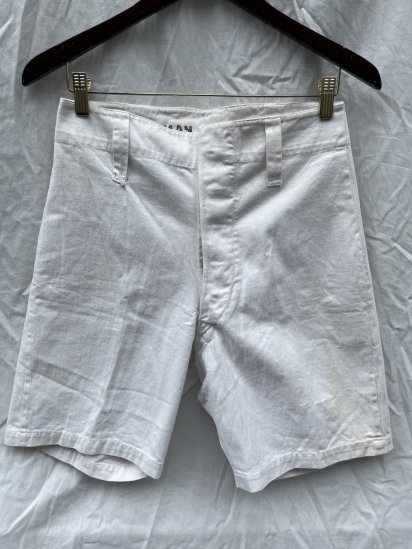 <img class='new_mark_img1' src='https://img.shop-pro.jp/img/new/icons50.gif' style='border:none;display:inline;margin:0px;padding:0px;width:auto;' />40's Vintage Royal Navy White Drill Shorts by HARRODS (SIZE : W30 )